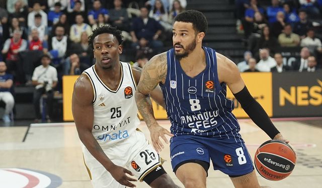 Anadolu Efes evinde kayıp yaşadı! Dubai Basketbol’a 80-76 mağlup