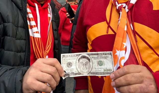 Galatasaray Taraftarından Kerem Aktürkoğlu’na ‘Dolarlı’ Protesto!