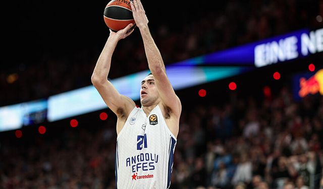 Anadolu Efes Son Saniyede Güldü: Bitime 1 Saniye Kala Üçlük