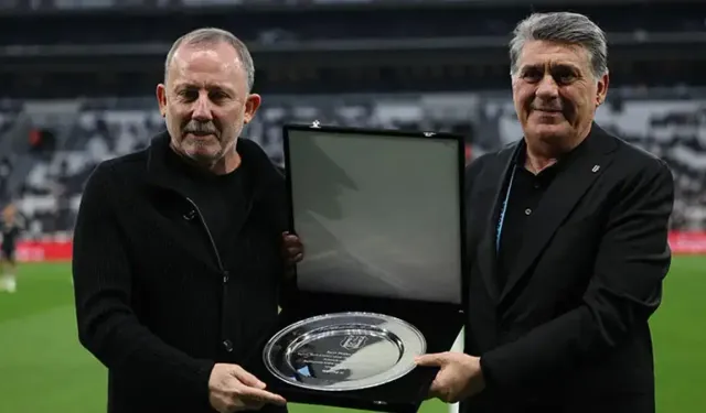 Sergen Yalçın’a Maç Öncesi Anlamlı Plaket! 100. Süper Lig Maçı Onurlandırıldı
