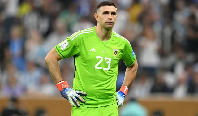Emiliano Martínez'den Dünya Kupası İtirafı: "Parmağım Kırıkken Oynadım"