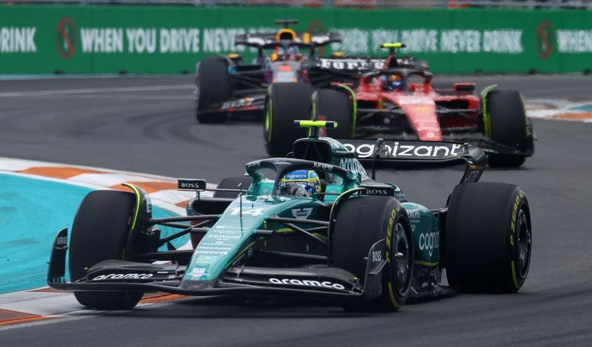 Formula 1 Miami GP'de kazanan Verstappen ve Red Bull