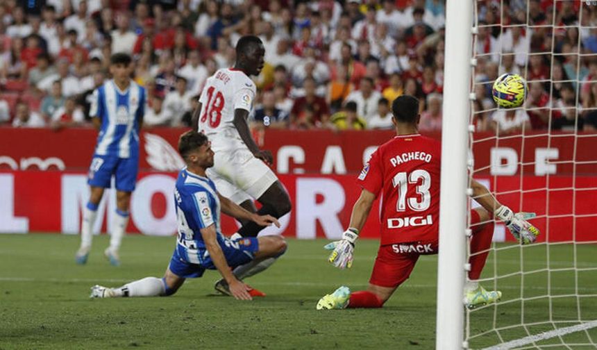 Sevilla son bölümde kazanmayı bildi