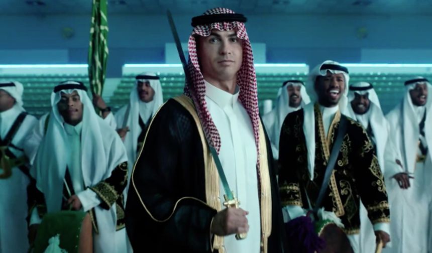 Ronaldo, Suudi Arabistan Milli Günü için Arap kıyafetleri giydi