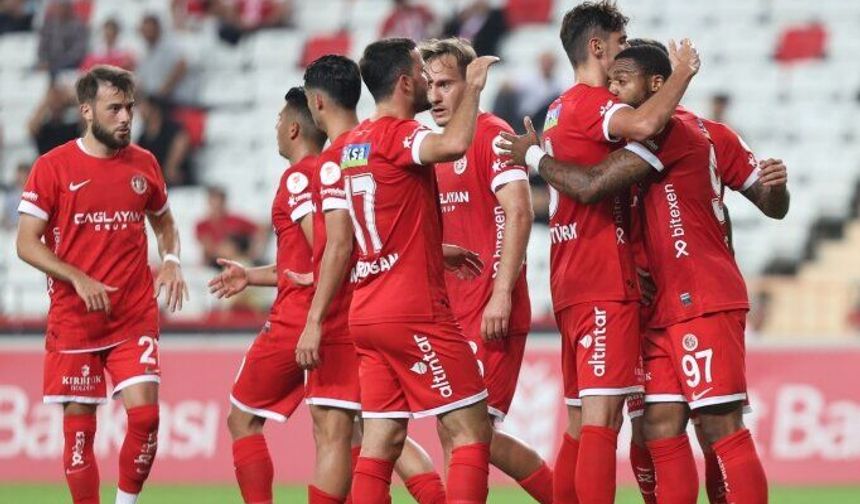 Antalyaspor, evinde 3 golle turladı
