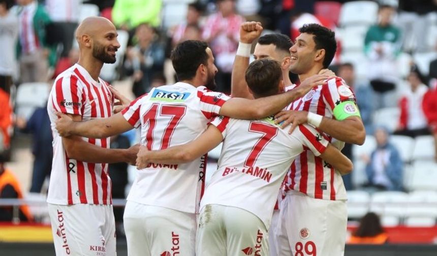 Antalyaspor, 10 kişiyle kazandı!