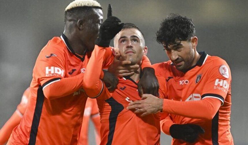 Başakşehir  turu yıldızlarıyla araladı