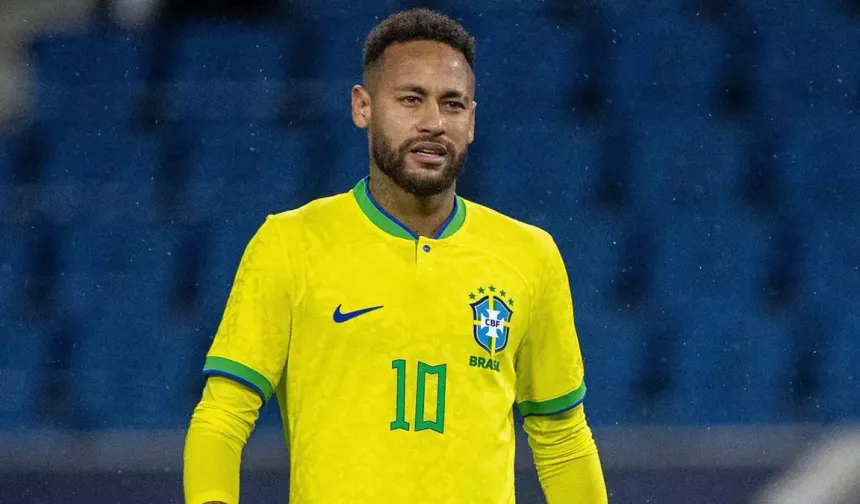 Neymar'ın günü! Ünlü futbolcu sevenlerini üzdü!