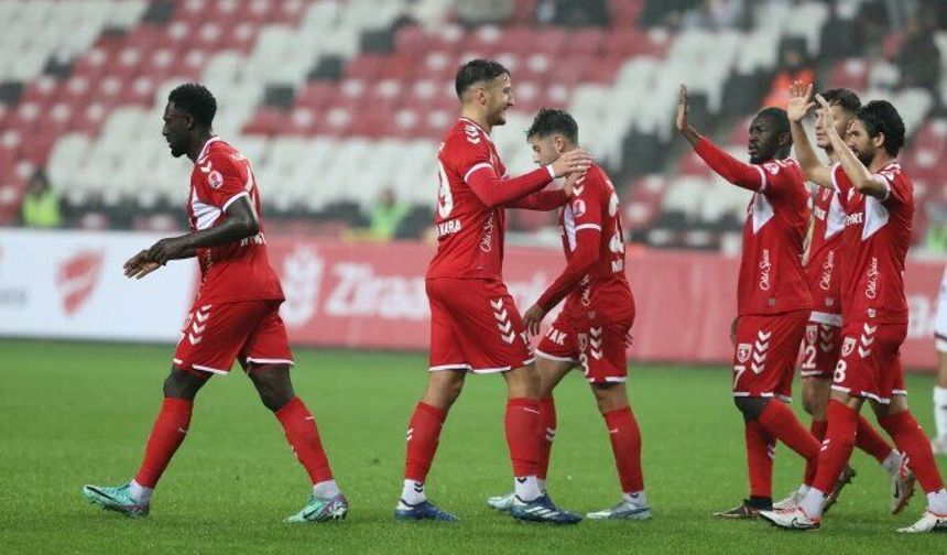 Samsunspor evinde 3 golle turladı