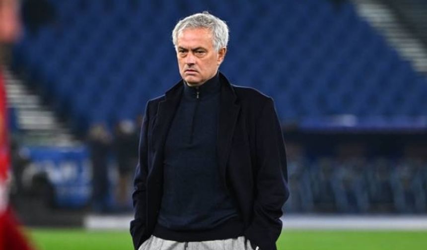 Jose Mourinho itiraf etti: Orada kalmam hataydı