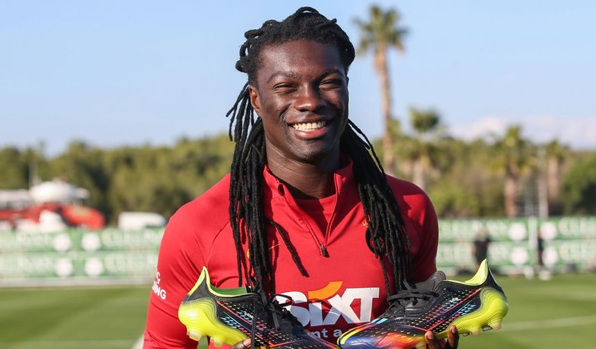 Galatasaray'ın eski yıldızı Bafetimbi Gomis, eski takım arkadaşı Kerem Aktürkoğlu'nun performansını değerlendirdi.