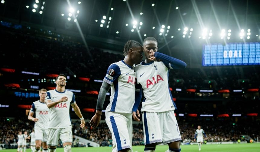 Tottenham 10 kişi 3 puana uzandı!