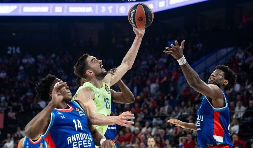 Anadolu Efes, Barcelona'ya direnemedi!