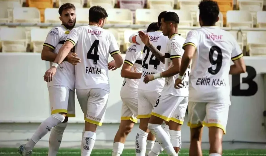 22 ay sonra geri dönen Yeni Malatyaspor, İstanbul'a farklı mağlup oldu