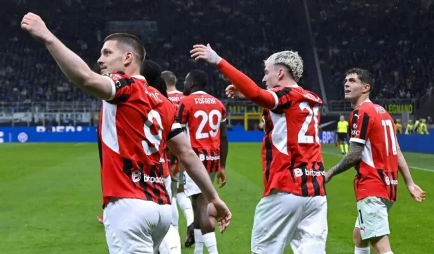 Milan, Inter'i 3 golle kupa dışına itti!