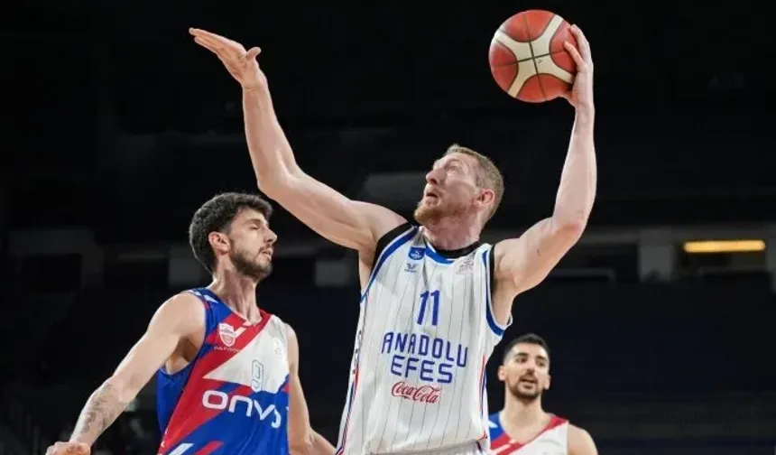 Anadolu Efes son hafta maçında galip
