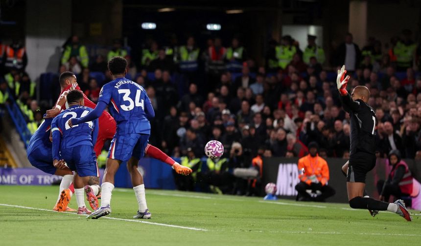 Chelsea son dakikada Liverpool'u devirdi!