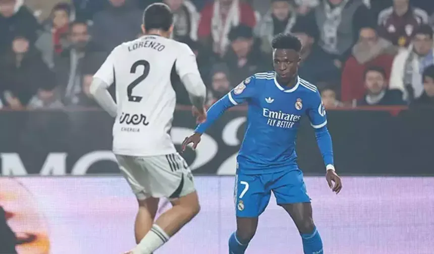 İspanya’da Yine Irkçılık Skandalı! Vinicius Junior’a Muz Atıldı