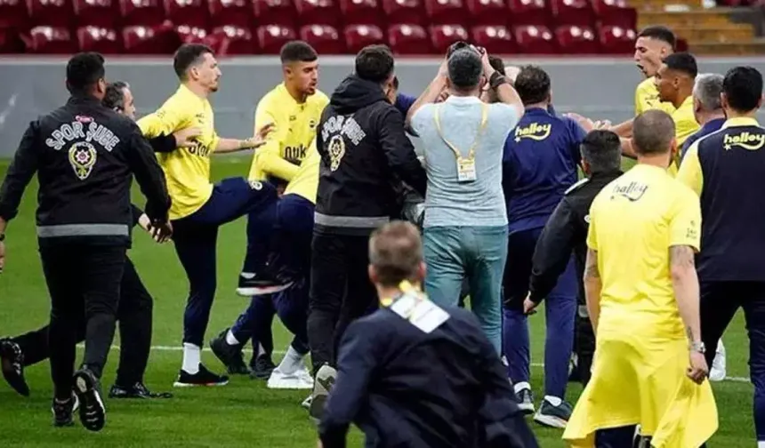 Derbi Sonrası Olaylı Duruşmada Karar Açıklandı: Mert Hakan Yandaş’tan Bayrak Tepkisi