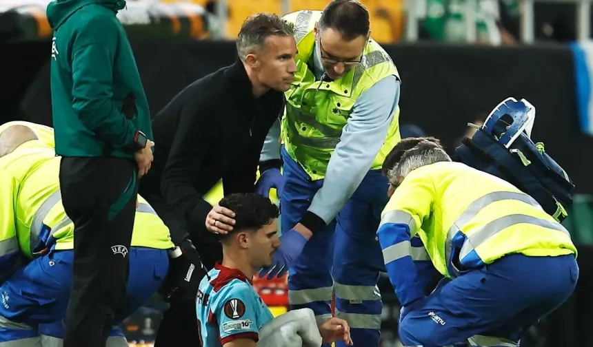 Avrupa Gecesi Kabusa Döndü: Robin van Persie Oğlunu Endişeyle İzledi