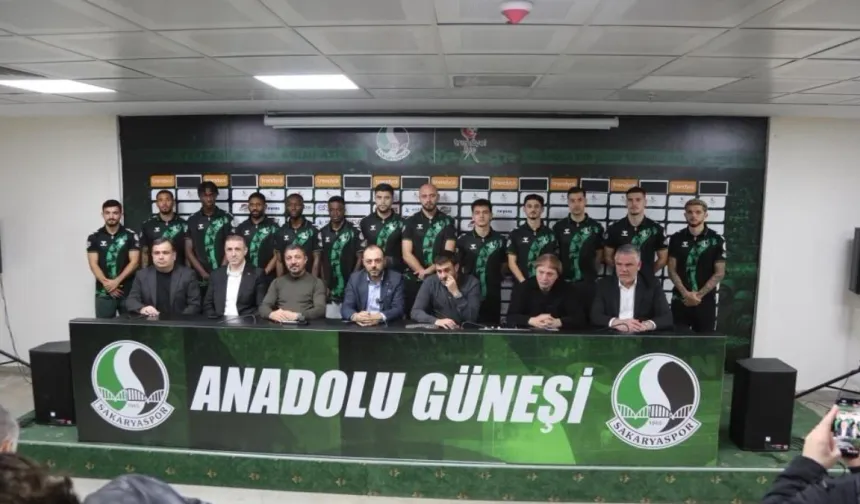 Sakaryaspor, Transferin Son Gününde Kadrosunu 13 Futbolcuyla Güçlendirdi