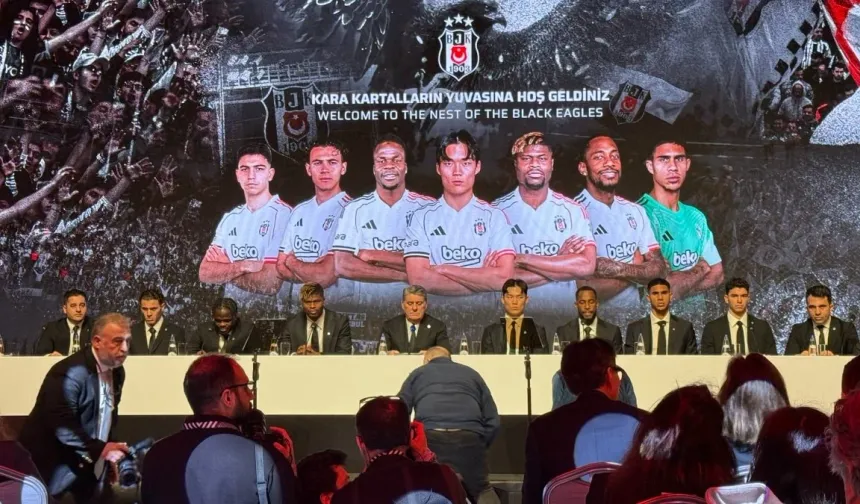 Beşiktaş’ta Yeni Transferler İçin İmza Töreni