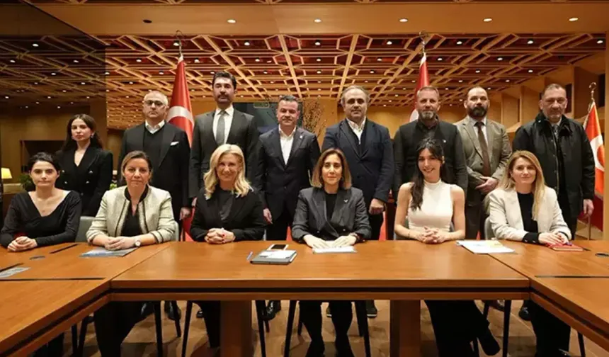 Kadın Futbol Birliği’nin Temeli Dolmabahçe’de Atıldı