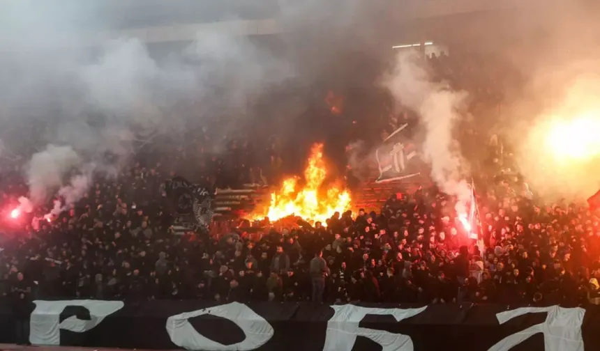 Belgrad Derbisinde Yangın Çıktı: Maç Bir Süre Durduruldu