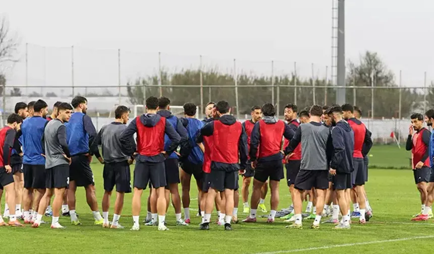 İran Milli Takımı Antalya’da Kampa Girdi! Dünya Kupası Belirsizliği Sürüyor