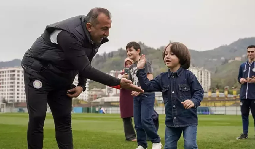 Otizmli Bireylerden Rizespor’a Anlamlı Ziyaret