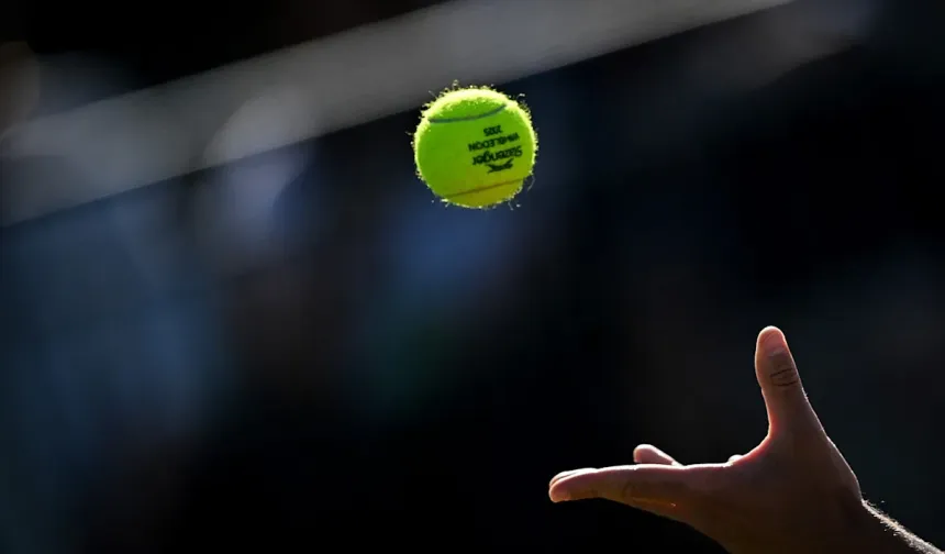 Tenisin 2 Bilinmeyeni: Wimbledon Havluları ve Bağırsak Raketleri