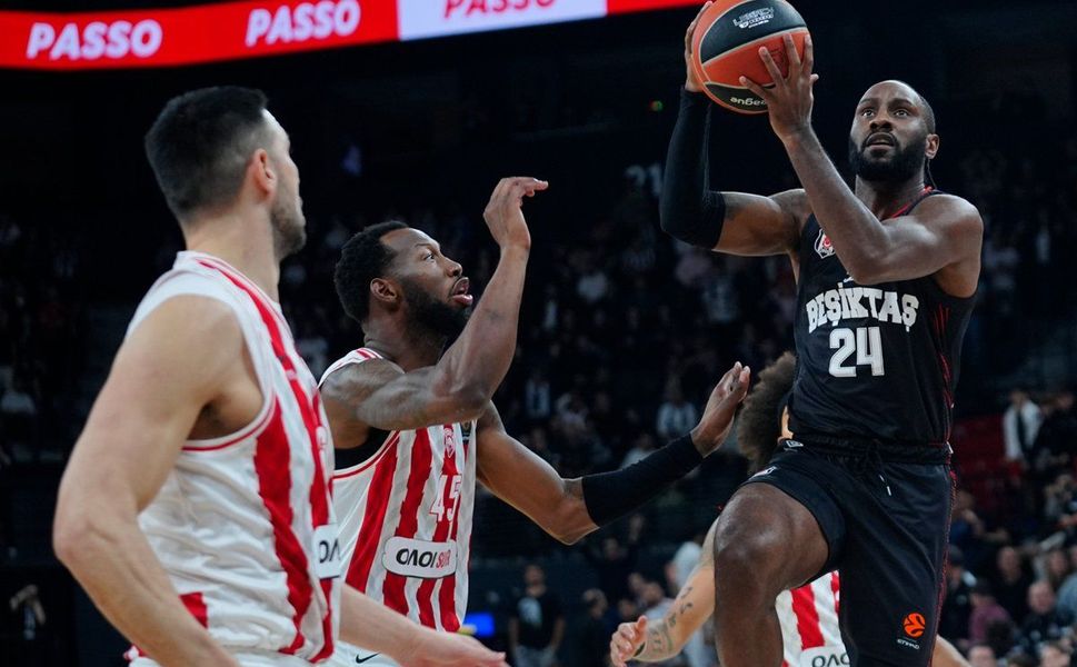 Beşiktaş ve Anadolu Efes'ten Kayıp