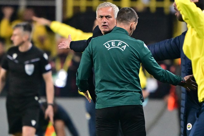 İngiliz basınının manşetlerinde Jose Mourinho var