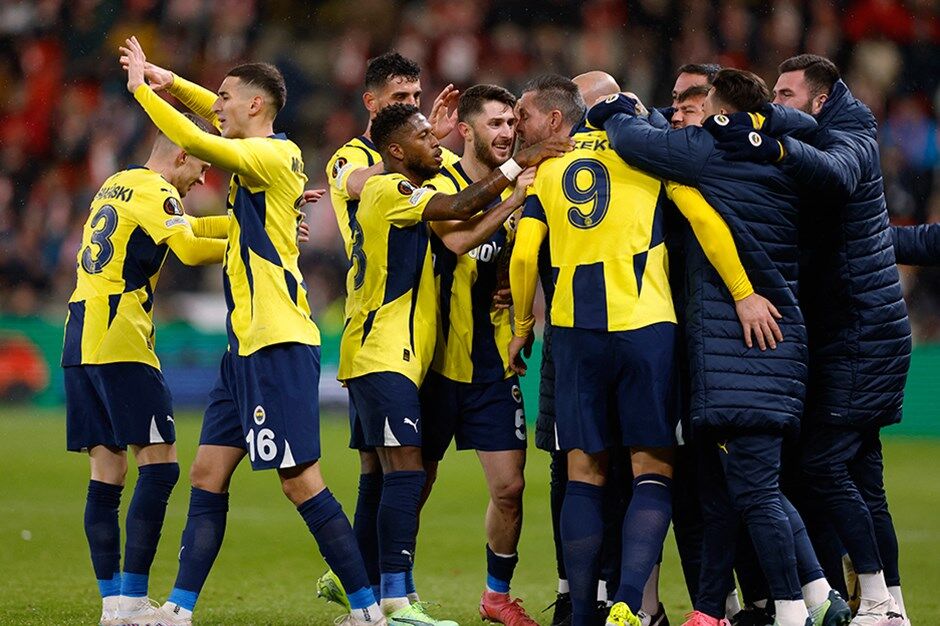 Fenerbahçe'den Galatasaray'a transfer çalımı! Yönetim, Süper Lig'in 2 yıldızını bitiriyor...