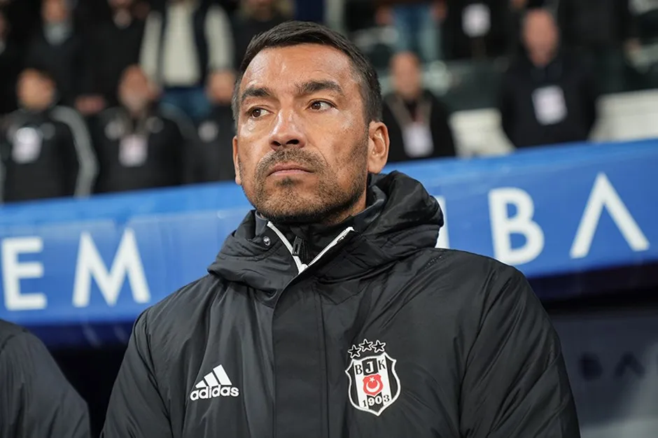 Giovanni Van Bronckhorst'tan Maç Sonrası Transfer Açıklaması